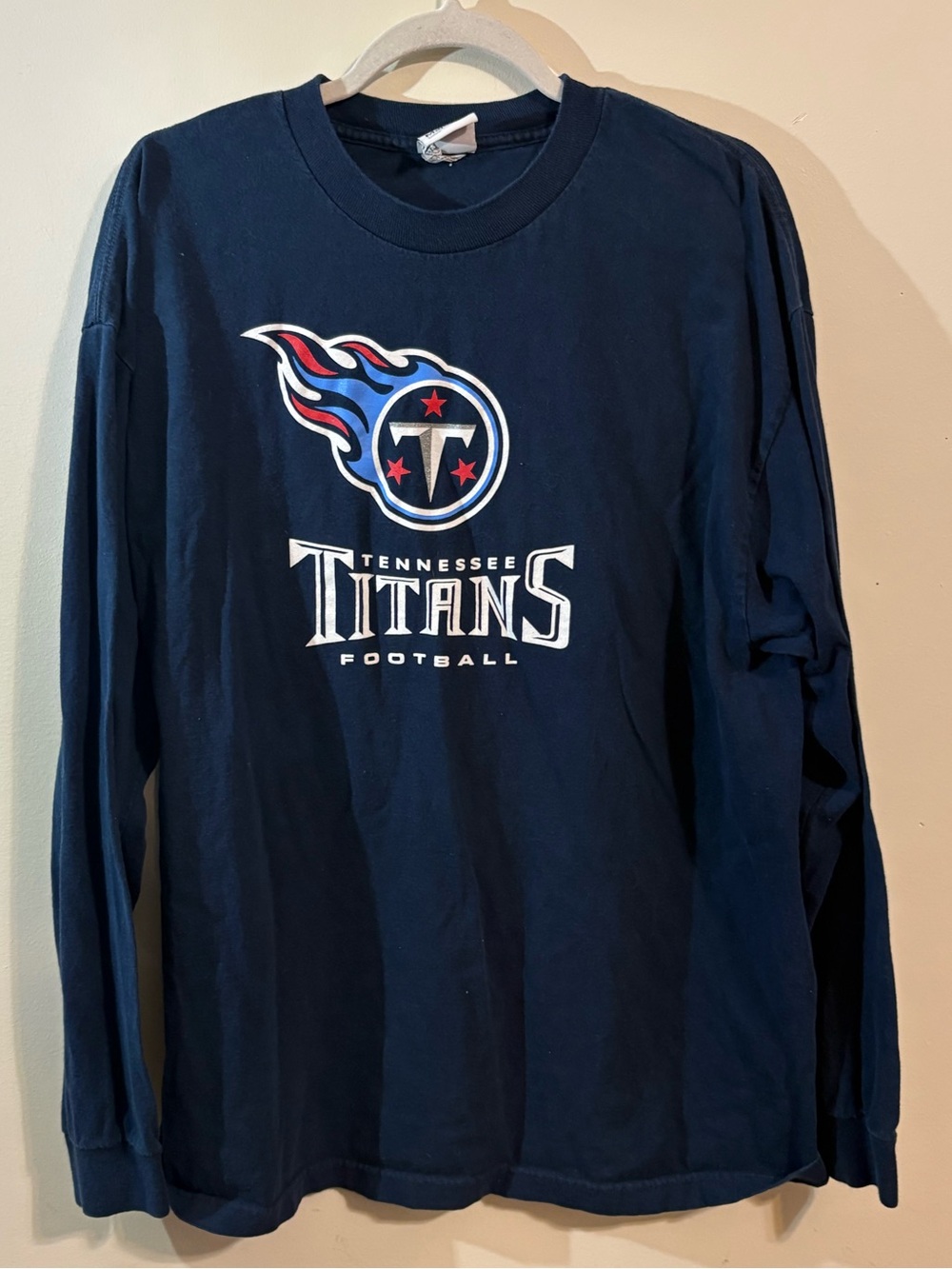 Tennessee Titans long sleeve t-shirt Mens X-Large center-chest team logo graphic